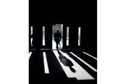 Filtro de luz en dependencias interiores. efe