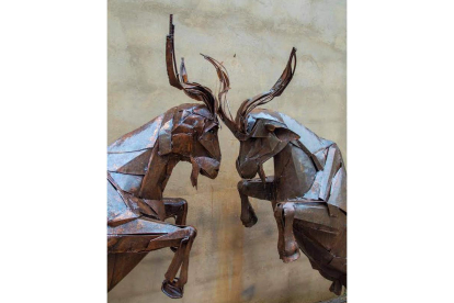 La ‘Pelea de los machos’, de Cosme Paredes, será una de las obras presentes  en la exposición. CUEVAS