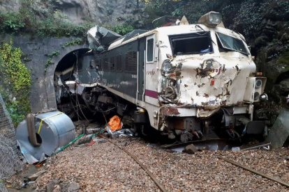Un argayo sobre un tren en Pajares cerró el tráfico de las comunicaciones ferroviarias entre León y Asturias durante varios días. El tren arrastraba 11 vagones con 617 toneladas de mercancías. ADIF
