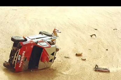 La imagen del coche de Colin Mcrae, volcado y destrozado, marcó la sexta etapa. El ex campeón del mundo de rallies tuvo que abandonar cuando era líder.