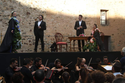 Un momento de la interpretación de la conocida ópera de Verdi en el castillo. ANA F. BARREDO