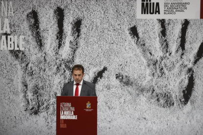 El alcalde de Ermua, Juan Carlos Abascal, en la conmemoración del 25 aniversario del secuestro y asesinato de Miguel Ángel Blanco por ETA.