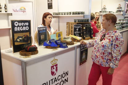 La Feria de los Productos de León estará abierta hasta el próximo domingo. RAMIRO