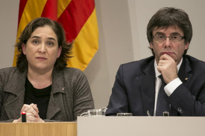 Ada Colau y Carles Puigdemont.
