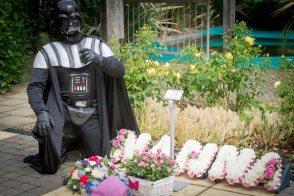 El curioso funeral protagonizado por 'Darth Vader'.