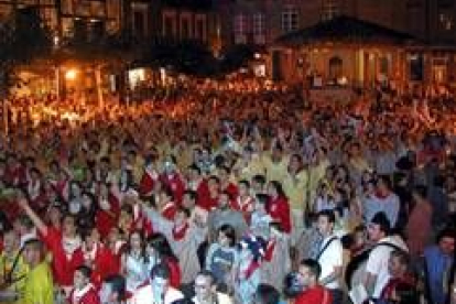 El Festival de Peñas pone cada año el punto y final a las Fiestas de San Juan de Sahagún