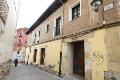 La calle Corta y, al fondo, en enlace con Castañones se renombrarán. RAMIRO
