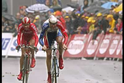 El británico del Cofidis David Millar se ha impuesto en la etapa con un tiempo de 54:05.14 en lo que ha sido la segunda crono más rápida de la historia, con una velocidad media de 54,358 kms/hora.