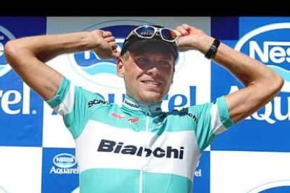 Ullrich, satisfecho por su victoria, se acerca a Armstrong en la clasificación general colocándose en segundo puesto.