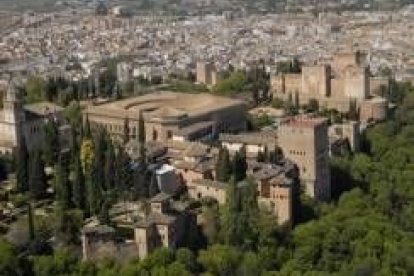 Imagen aérea del conjunto de la Alhambra