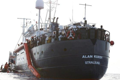 El barco Alan Kurdi, a 34 millas (casi 63 kilómetros) de la costa de Libia , el pasado viernes.