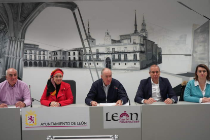 Isidro Ferrero, Teresa Fernández, Eduardo López Sendino, Enrique Valdeón y Sheila Fernández. J. NOTARIO