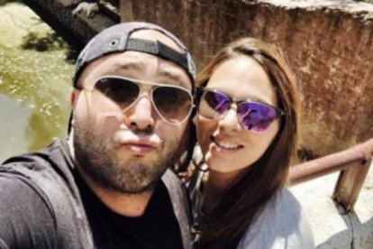 Kiko Rivera y su pareja, Irene Rosales, en una imagen que el DJ ha colgado en su cuenta de Instagram.