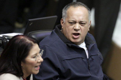 Diosdado Cabello insinuó que tres parlamentarios más serán arrestados por apoyar el alzamiento militar contra Maduro.