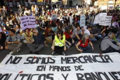 Liderada por la pancarta la protesta desfiló más de hora y media entre Guzmán y Santo Domingo