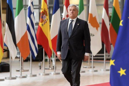 El presidente del Parlamento Europeo, Antonio Tajani, llega a una reunión de la Unión Europea en Bruselas, este martes.