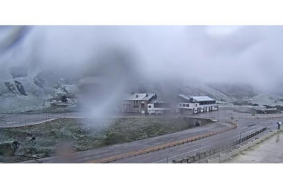 Imagen de la webcam de la estación de esquí de San Isidro a primera hora de este viernes. SAN ISIDRO.NET