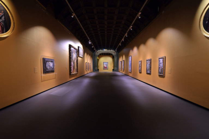 Vista general de la sala principal del Museo de Santa Cruz de Toledo donde ayer se inauguró la exposición de El Greco.