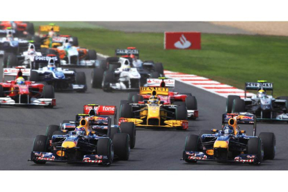 Los colores azul, rojo y amarillo de los Red Bull volverán a marcar la pauta en el Mundial del 2012. Vettel y Webber serán una vez más las referencias para el resto de gallos entre los que se encuentran Alonso, Hamilton y Button.
