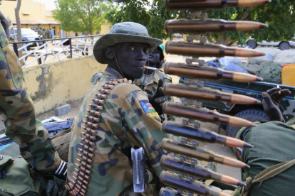 Un soldado de Sudán del Sur en los alrededores de Juba, la capital, en el 2013.