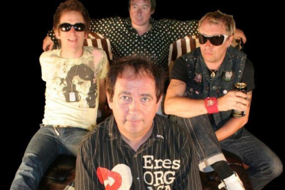 The Buzzcocks, con Pete Shelley en primer plano