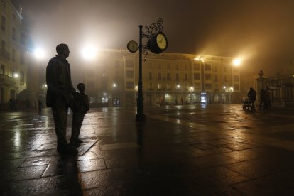 La plaza de Regla, donde ayer tuvo lugar la agresión por la que resultó detenido un hombre. JESÚS F. SALVADORES