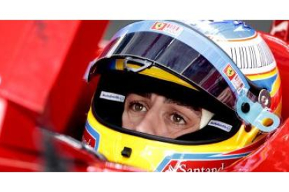 Fernando Alonso dentro de su monoplaza.