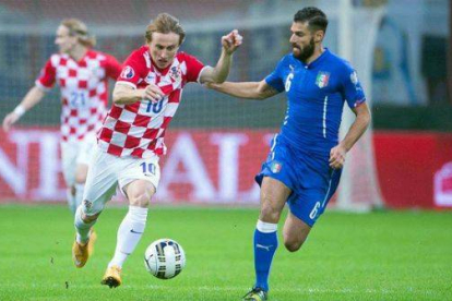 Luka Modrid (izquierda), en un momento del aprtido entre Croacia e Itallia del domingo pasado.