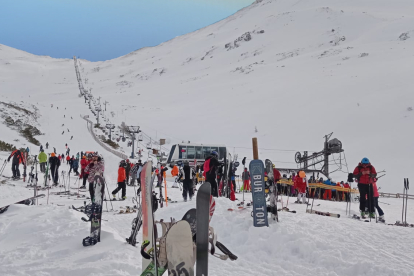 Esquiadores en las pistas leonesas. DL