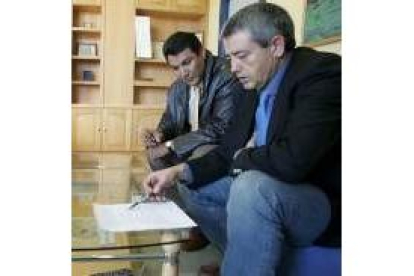 Mohamed Chej y Miguel Martínez, en la firma del acuerdo