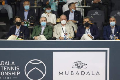 El rey Juan Carlos en un partido de tenis de Rafael Nadal en Emiratos. ALI HAIDER