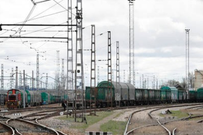 La iniciativa M30 busca relanzar el transporte de mercancías por tren. JESÚS F. SALVADORES/ARCHIVO