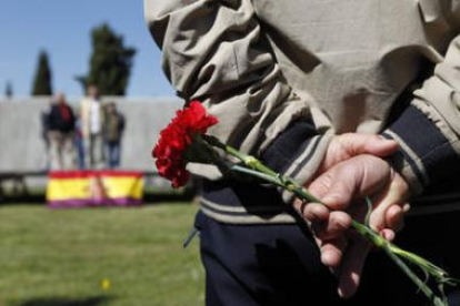 El acto se celebró en el Cementerio Municipal de León.