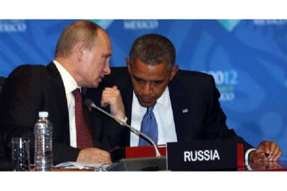 Obama escucha a Putin, antes de la reunión del G-20, el lunes en Los Cabos (México).