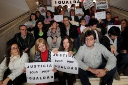 Los funcionarios protagonizaron ayer una sentada pacífica