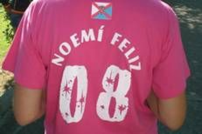 Su peña de amigos del Bierzo Alto realizó esta camiseta conmemorativa