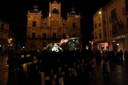 Procesión de las Damas de La Virgen de la Piedad, el Lunes Santo. Secundino Pérez