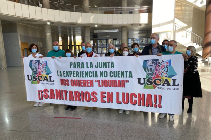 Protesta en la sede de la Junta de castilla y León. DL