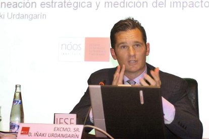 Iñaki Urdangarín durante la exposición de un proyecto.