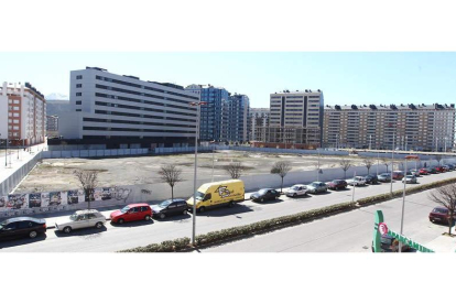 Imagen de la parcela de 10.000 metros cuadrados que Ponferrada cede para la construcción del centro residencial.