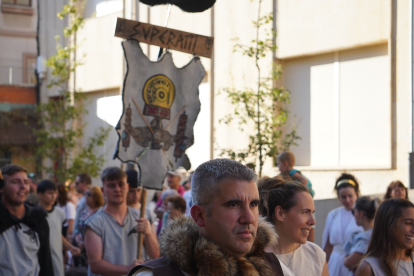 El desfile de vencedores y el entierro del héroe astur cierran la fiesta de recreación con la que Astorga difunde su historia y capta la atención de miles de visitantes. JONATHAN NOTARIO