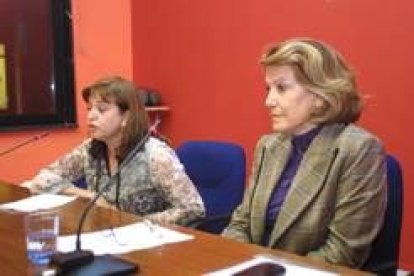 La psicóloga leonesa María Dolores Navarro, izquierda, presentó a Carmen Rodríguez-Rendo