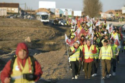 La marcha está encabezada por Cayo Lara.