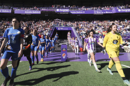 Primer partido de fútbol femenino en Zorrilla entre el Real Valladolid Simancas y el Olímpico de León B. R. GARCÍA
