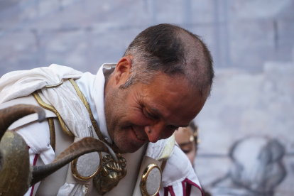 El desfile de vencedores y el entierro del héroe astur cierran la fiesta de recreación con la que Astorga difunde su historia y capta la atención de miles de visitantes. JONATHAN NOTARIO