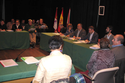El Consejo celebró Pleno en el Centro Cultural Río Selmo.