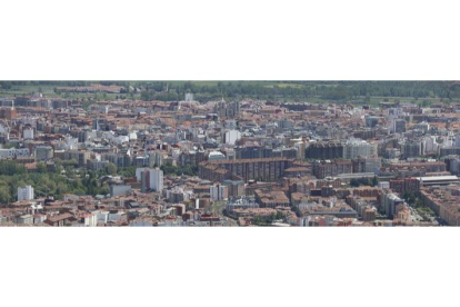 Panorámica de la ciudad de León, donde el mercado del alquiler empieza a estar bajo presión. DL