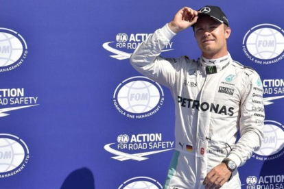 Nico Rosberg celebra la pole en la sesión de calificación del circuito de Spa.