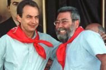 José Luis Rodríguez Zapatero, junto a Cándido Méndez, durante la fiesta de Rodiezmo de hace dos años