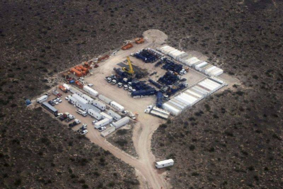 Fotografía del yacimiento Loma La Lata descubierto por la petrolera Repsol-YPF en la provincia argentina de Neuquén (oeste).